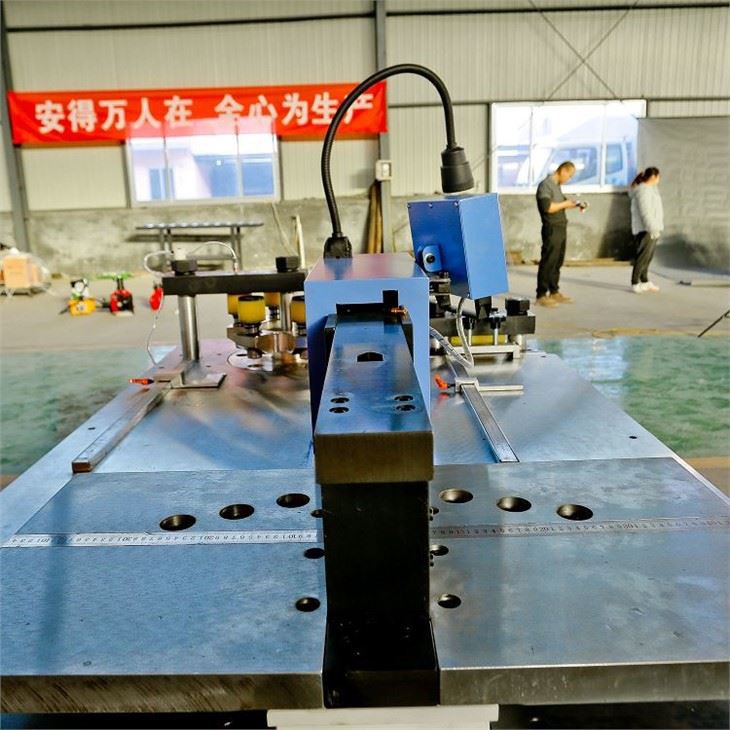 busbar cutting punching and bending machine 4(001)